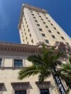 Torre de la Libertad en Miami fue escenario de ceremonia especial de juramentación de ciudadanía por los 250 años de libertad de Estados Unidos. 