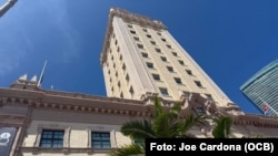 Torre de la Libertad en Miami fue escenario de ceremonia especial de juramentación de ciudadanía por los 250 años de libertad de Estados Unidos. 