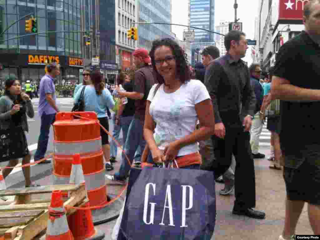 María Gabriela, hija de Chávez, de compras en Nueva York.