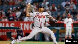 Raisel Iglesias tiene inflamación en su hombro derecho.