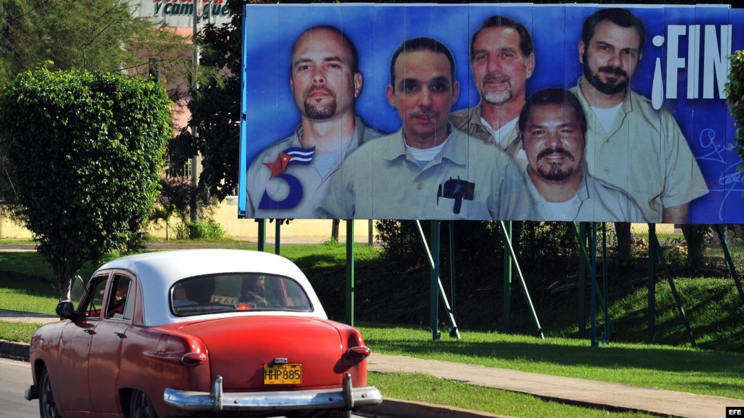 Valla en La Habana pidiendo libertad para los 5 espías