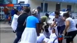 Policía golpea en plena calle de La Habana a cinco Damas de Blanco