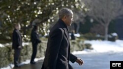 El presidente de Estados Unidos, Barack Obama, se dirige al helicóptero Marine One, en la Casa Blanca, Washington DC (Estados Unidos).
