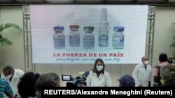 Médicos y especialistas cubanos en conferencia de prensa el 10 de agosto sobre el avance del coronavirus en Cuba. (Reuters / Alexandre Meneghini).