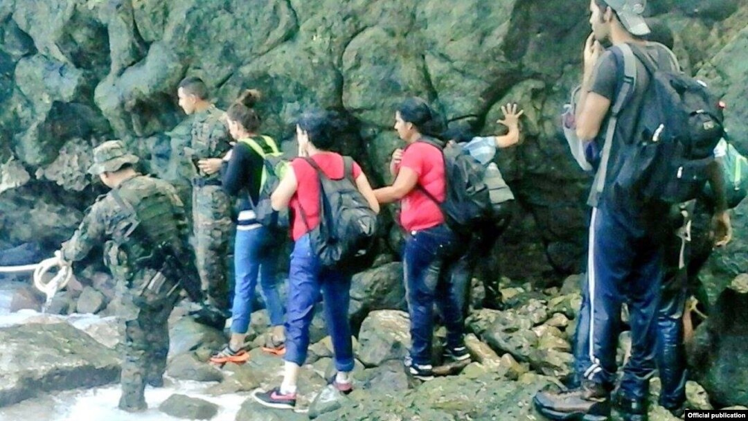 Cubanos son rescatados cuando intentaban cruzar la selva del Darién para llegar a Panamá. (Archivo)