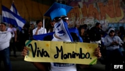 Manifestantes participan en un plantón para conmemorar los 100 días desde el inicio de la crisis sociopolítica que atraviesa Nicaragua. 