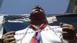 Estudiantes venezolanos exigen ver a Hugo Chávez