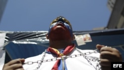 Cientos de opositores han estado marchando por Caracas para exigir al Gobierno venezolano que diga la verdad sobre la salud del presidente Hugo Chávez. Archivo.