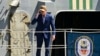El secretario de Guerra de EEUU, Pete Hegseth, saluda desde el destructor de misiles guiados de la Armada estadounidense USS Gridley durante el ejercicio militar multinacional Panamax 2026 en Ciudad de Panamá, el 13 de agosto de 2026. MARTIN BERNETTI / AFP