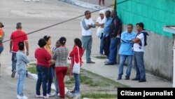 Reporta Cuba. Asedio a la sede de las Damas de Blanco en La Habana, el 6 de enero. Foto: Ángel Moya.