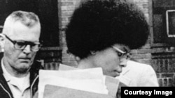 La fugitiva y asesina Assata Shakur en tiempos de su juicio en Nueva Jersey. Archivo.