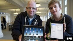  Vista del nuevo iPad mini junto a un iPad de mayor tamaño en la tienda de Apple de Ámsterdam, en Holanda, este fin de semana. 