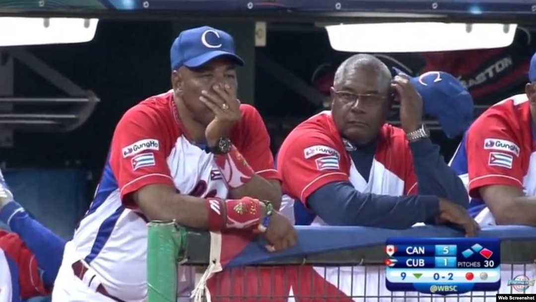 Víctor Mesa Martínez (i) mentor del equipo Cuba.