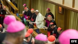 El papa Francisco presidiendo el Sínodo de los obispos sobre la familia en el Vaticano (6 de octubre). Foto: "L'Osservatore Romano".