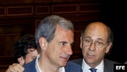 Juan Costa y Teófilo de Luis Rodríguez en el Congreso de los Diputados.