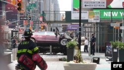 Vista del vehículo que ha atropellado a diez personas en Times Square, Nueva York. 