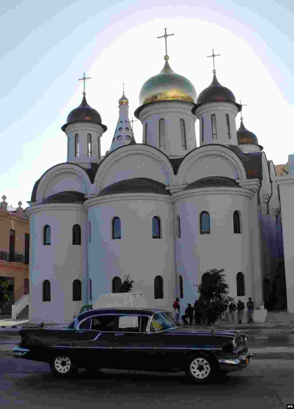 Vista exterior de la primera catedral ortodoxa rusa en Cuba inaugurada el 19 de octubre del 2008 por Raúl Castro y Kiril Gundjaev.