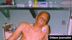 Guillermo Fariñas en el hospital de Santa Clara durante su huelga de hambre del 2006.