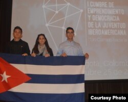 Doniet Vélez, Tahiri Rivero y Ernesto Oliva, los tres cubanos que asistieron a la cumbre.