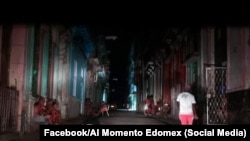 Residentes de un barrio en Cuba permanecen a oscuras (Imagen de archivo)