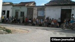 Reporta Cuba colas para comprar pan en Camagüey