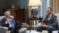 El embajador Benjamín León Jr. conversa en Madrid con José Daniel Ferrer, líder de la Unión Patriótica de Cuba. 