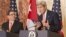 John Kerry y el ministro cubano de Relaciones Exteriores, Bruno Rodríguez (d-i), ofrecen una rueda de prensa.