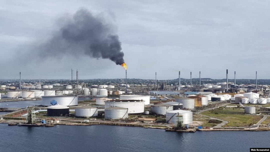 Refinería Isla, Curazao. Con autorización judicial ConocoPhilips confiscó productos de esta instalación que administra la estatal venezolana PDVSA.