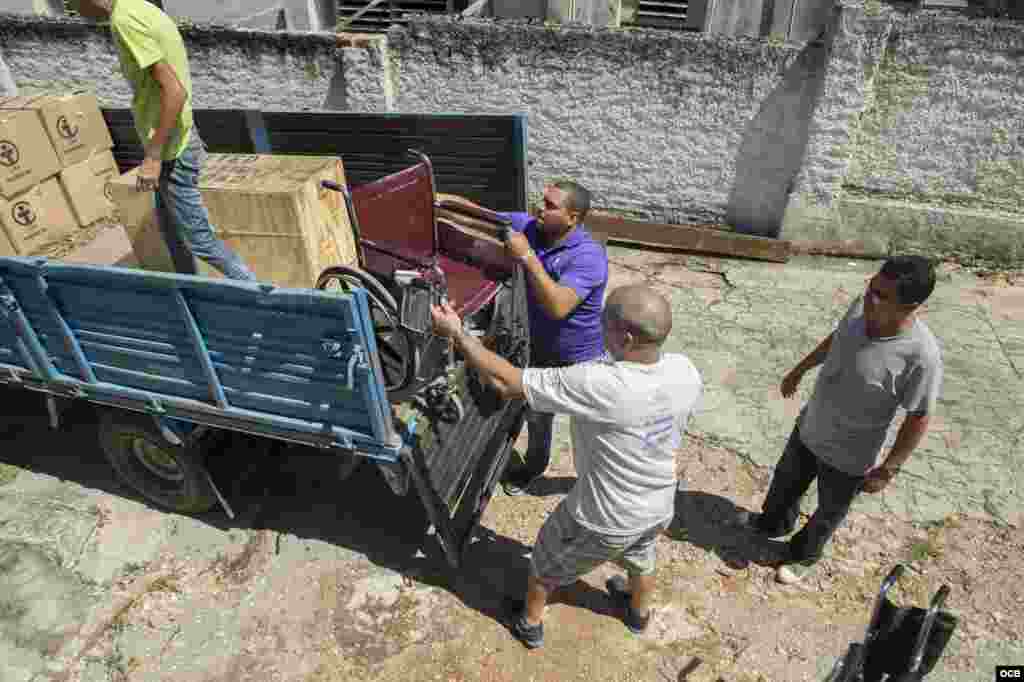 Donaciones a ancianos en Cuba