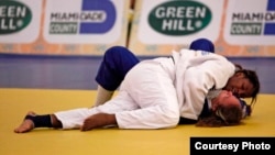 La judoca cubana Gusmary García en el combate que le dio la corona del orbe de cadetes en más de 70 kilos en Miami 2013.