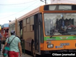 Reporta Cuba Foto Bárbara Fernández transporte público en San Antonio de los Baños
