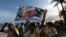 Peregrinos cantan por la playa de Ipanema en Río de Janeiro (Brasil), durante los preparativos de la XXVIII Jornada Mundial de la Juventud (JMJ) queeste lunes con la presencia del papa Francisco en esta ciudad hasta 28 de julio. 