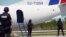 Rehenes del avión secuestrado en La Habana fueron liberados por el equipo SWAT de Estados Unidos, tras el aterrizaje en el aeropuerto internacional de Key West, Florida. Archivo.