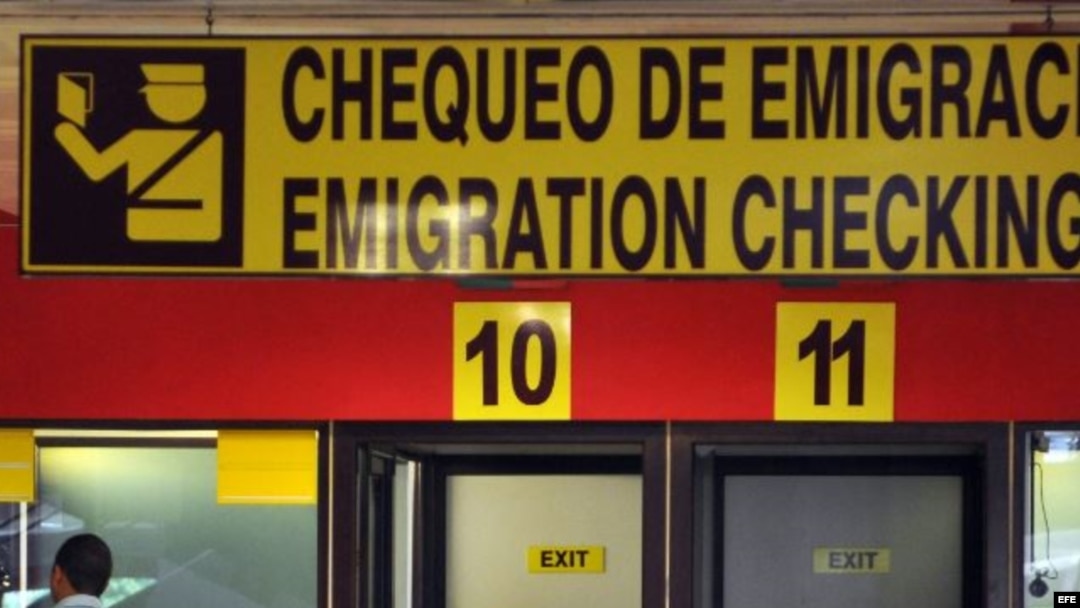 Cabinas de Emigración en el Aeropuerto Internacional José Martí de La Habana.