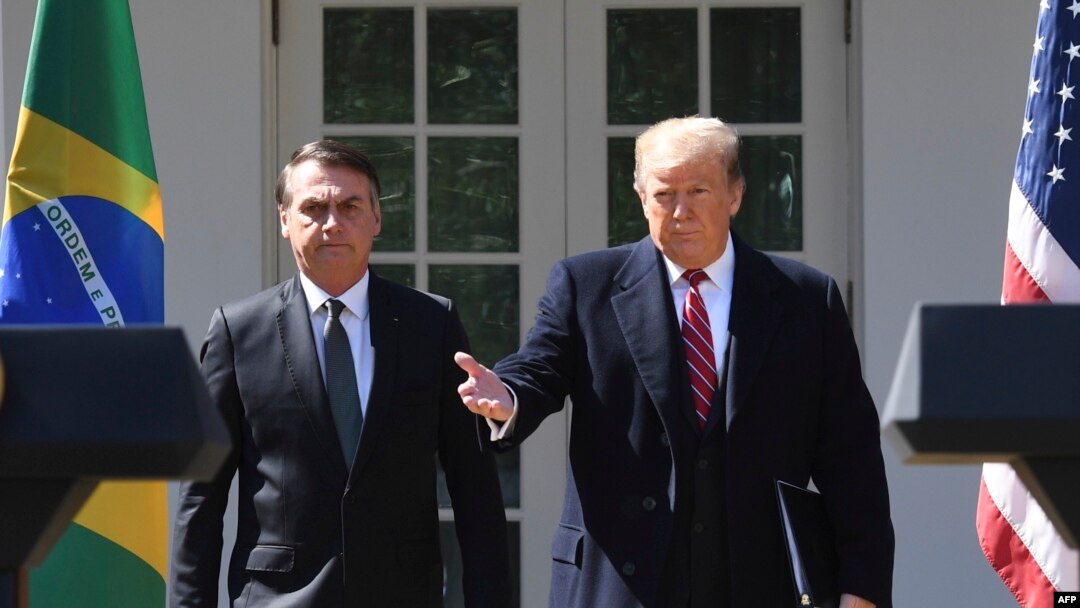 El presidente Donald Trump y su homólogo brasileño, Jair bolsonaro, se dirigen a la prensa en la Casa Blanca. 