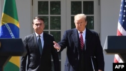 El presidente Donald Trump y su homólogo brasileño, Jair bolsonaro, se dirigen a la prensa en la Casa Blanca. 