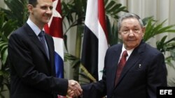 Bashar Al Assad y Raúl Castro el 28 de junio de 2010 en el Palacio de la Revolución de La Habana.
