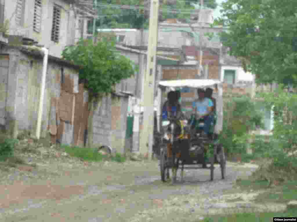 Ante la falta de bus Niober García nos muestra la mejor opcón para recorrer Guantánamo