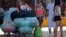 Cubanos residentes en EEUU arriban cargados de equipaje al aeropuerto de La Habana. (Archivo)
