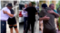 Mike Hammer se reúne con opositores y exprisioneros políticos durante visita a Santa Clara