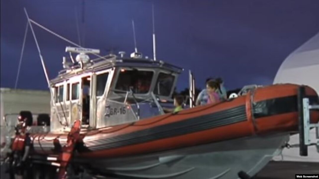 Lancha de la armada de México para rescate de migrantes en las aguas de Yucatán.