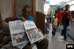 Un anciano vende periódicos en La Habana. EFE