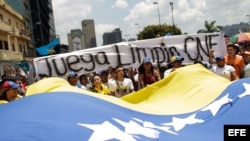 Marcha el 21 de marzo de 2013, en el centro de Caracas (Venezuela). Cuatro estudiantes opositores resultaron heridos tras ser agredidos