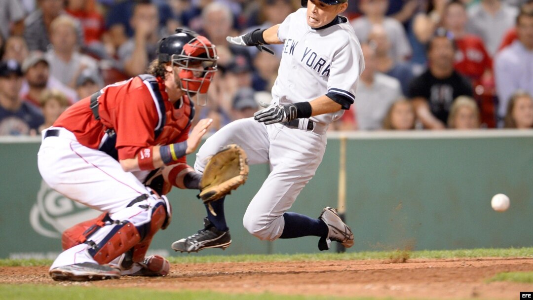 Catcher de los Medias Rojas Jarrod Saltalamacchia en el Fenway Park in Boston, Massachusetts. 