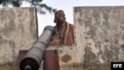 Estatua de Cristóbal Colón ubicada en los alrededores del fuerte Matachín, en la ciudad de Baracoa, provincia de Guantánamo, Cuba. 