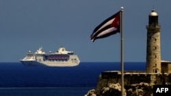 Un crucero de Royal Caribbean entra a la Bahía de La Habana, en mayo de 2019. (Yamil Lage/AFP)