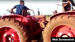 Apuestas con tractores en Cuba. (Cubanet)
