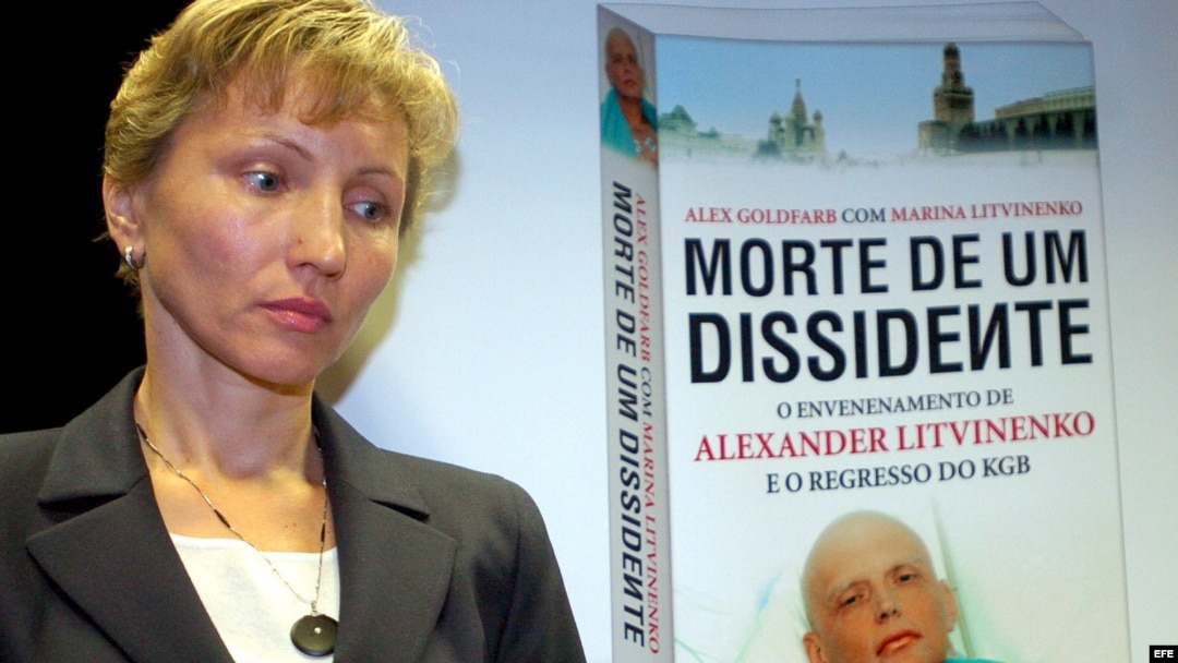 Archivo - Martina Litvinenko, viuda de Alexander Litvinenko, el ex espía ruso envenenado con polonio en Londres en 2006, durante la presentación de su libro 'Muerte de un disidente' escrito junto a Alex Goldfarb, en Lisboa, Portugal. 
