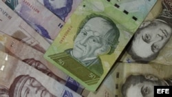 En la imagen billetes de bolívares venezolanos. 