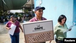 Fallas logísticas obligaron a extender por un día más las votaciones en Perú.